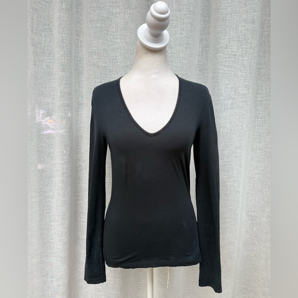 Burberry London black long sleeve v neck top - Picture 2 of 11